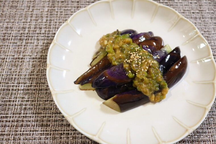 青唐辛子味噌をかけた焼きナス