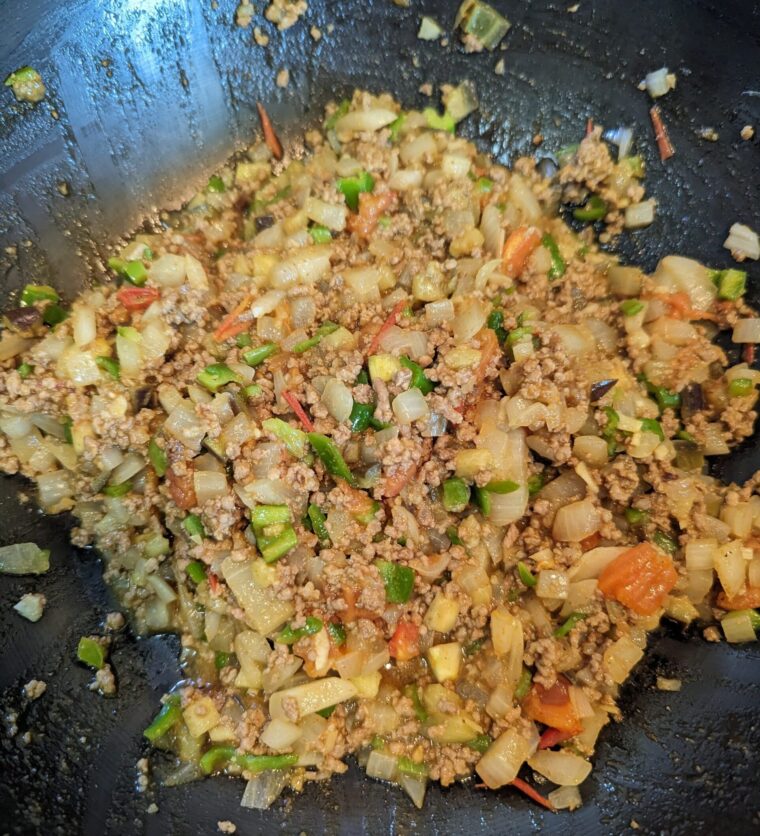 カレー粉と炒められた食材